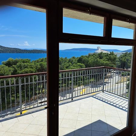 Apartment With Splendid Sea View Trogir Buitenkant foto
