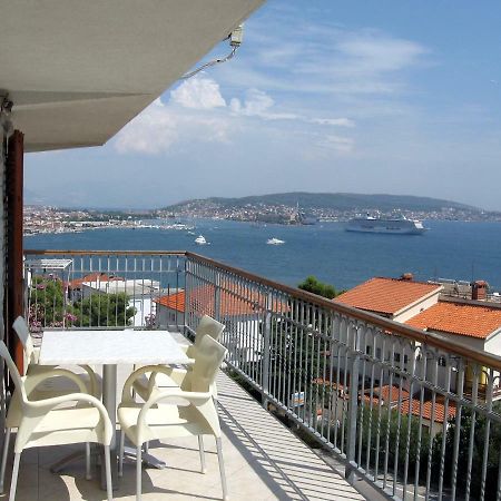 Apartment With Splendid Sea View Trogir Buitenkant foto