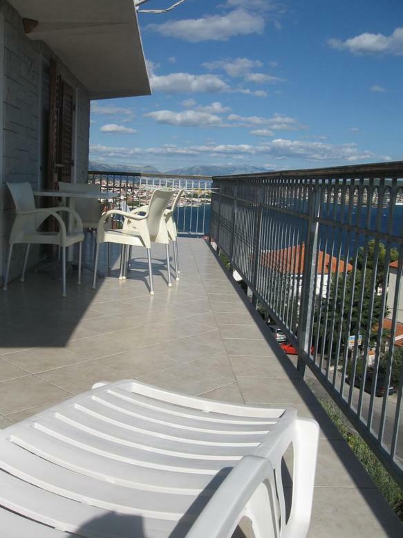 Apartment With Splendid Sea View Trogir Buitenkant foto