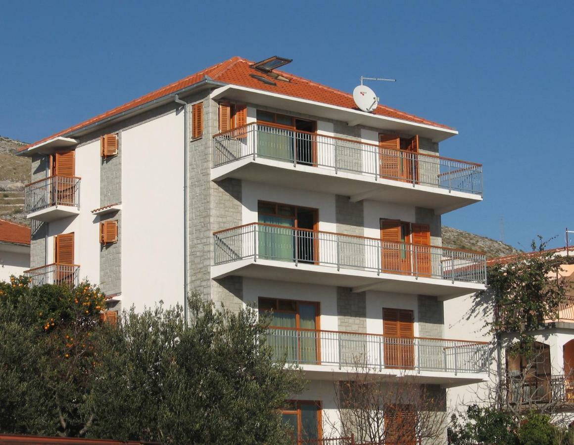 Apartment With Splendid Sea View Trogir Buitenkant foto