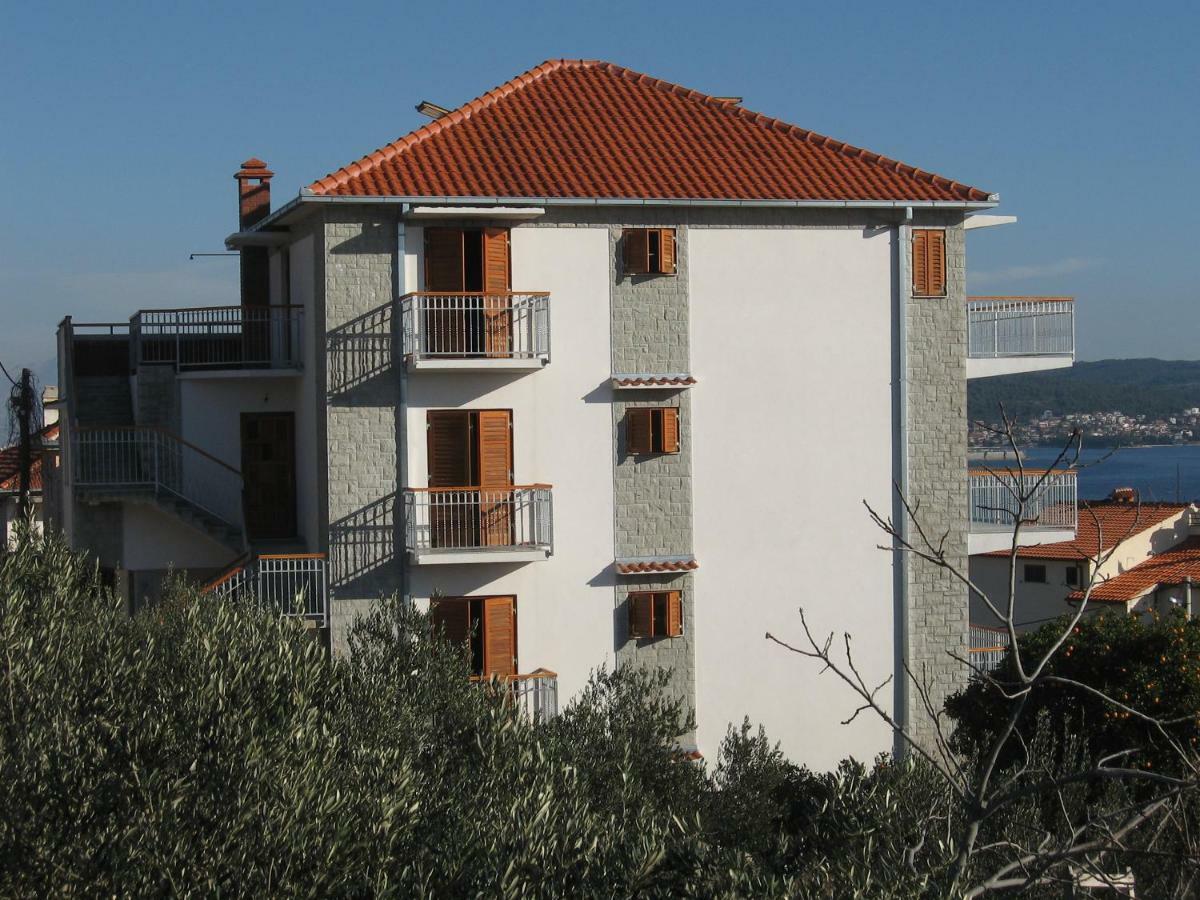 Apartment With Splendid Sea View Trogir Buitenkant foto